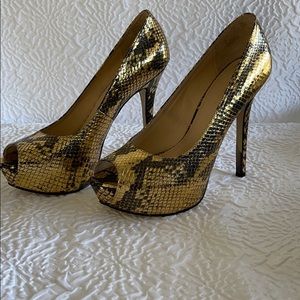 Snake skin gold platform